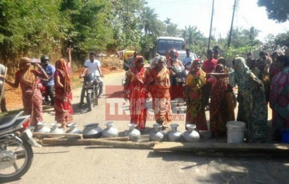 Water crisis since 1 month : Locals block Udaipur-Amarpur road